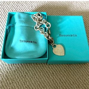 Tiffany & Co. Heart Tag Charm Bracelet Chain 925 Sterling Silver Authentic.